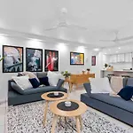 Surfers Paradise Beachside Retreat