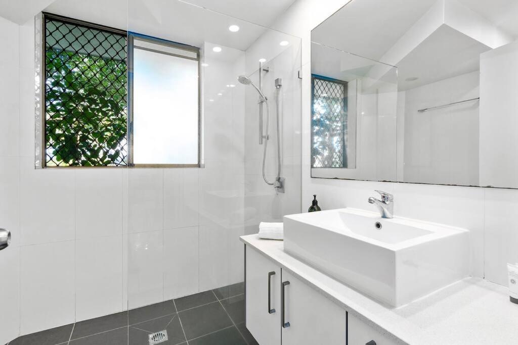 Surfers Paradise Beachside Retreat Gold Coast