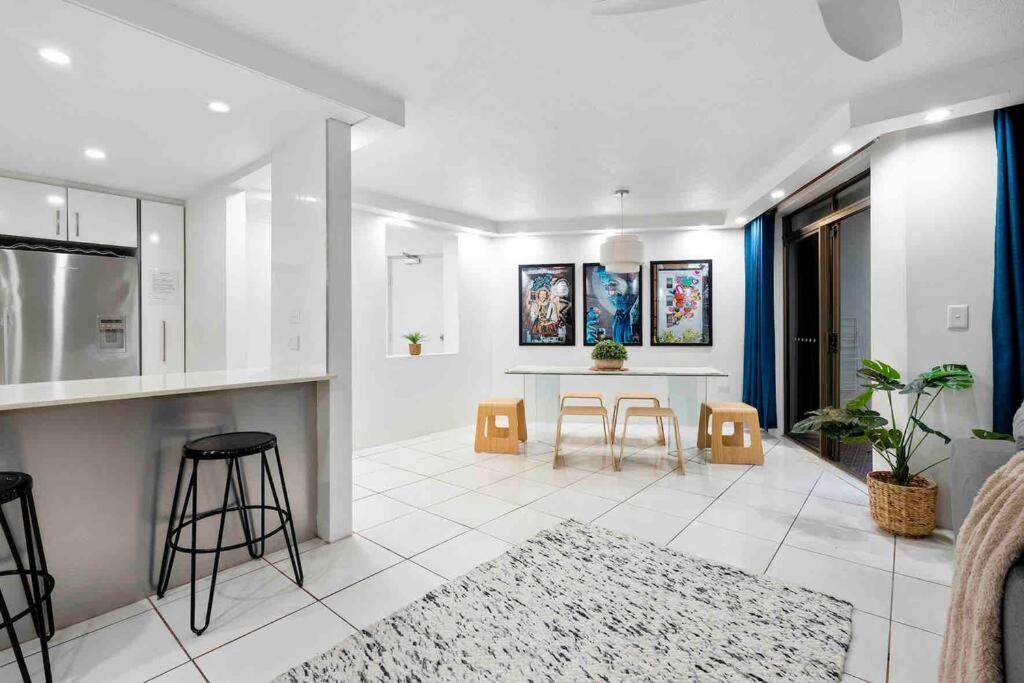 Surfers Paradise Beachside Retreat
