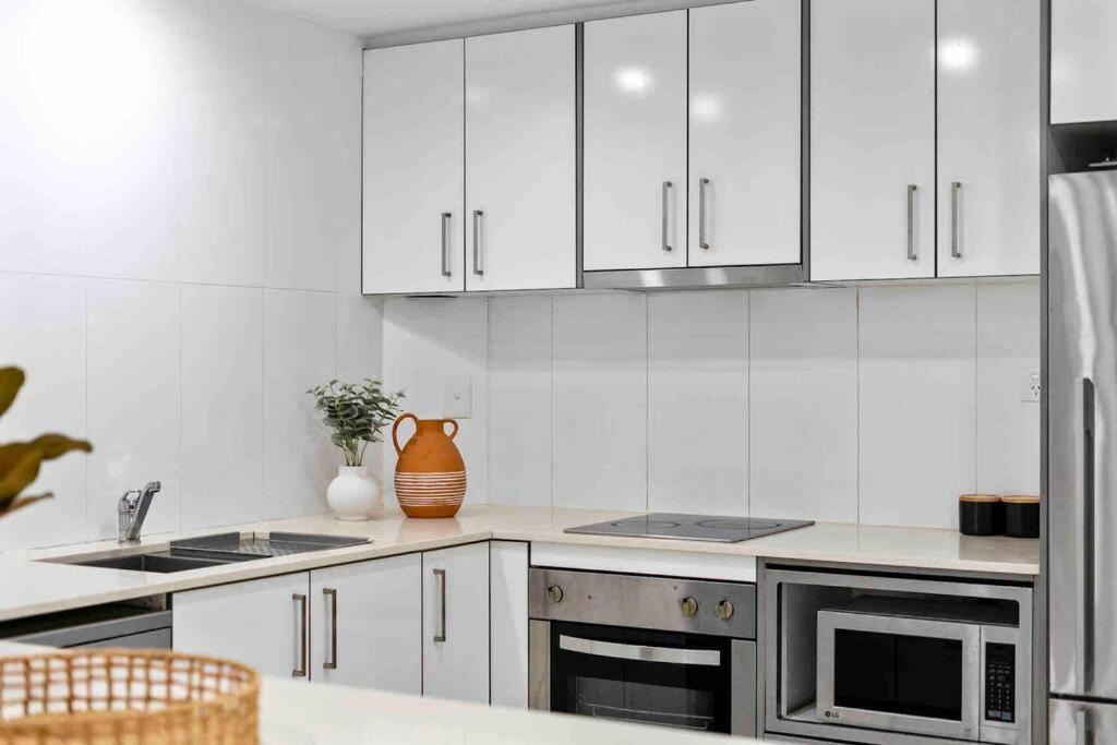 Surfers Paradise Beachside Retreat * Gold Coast
