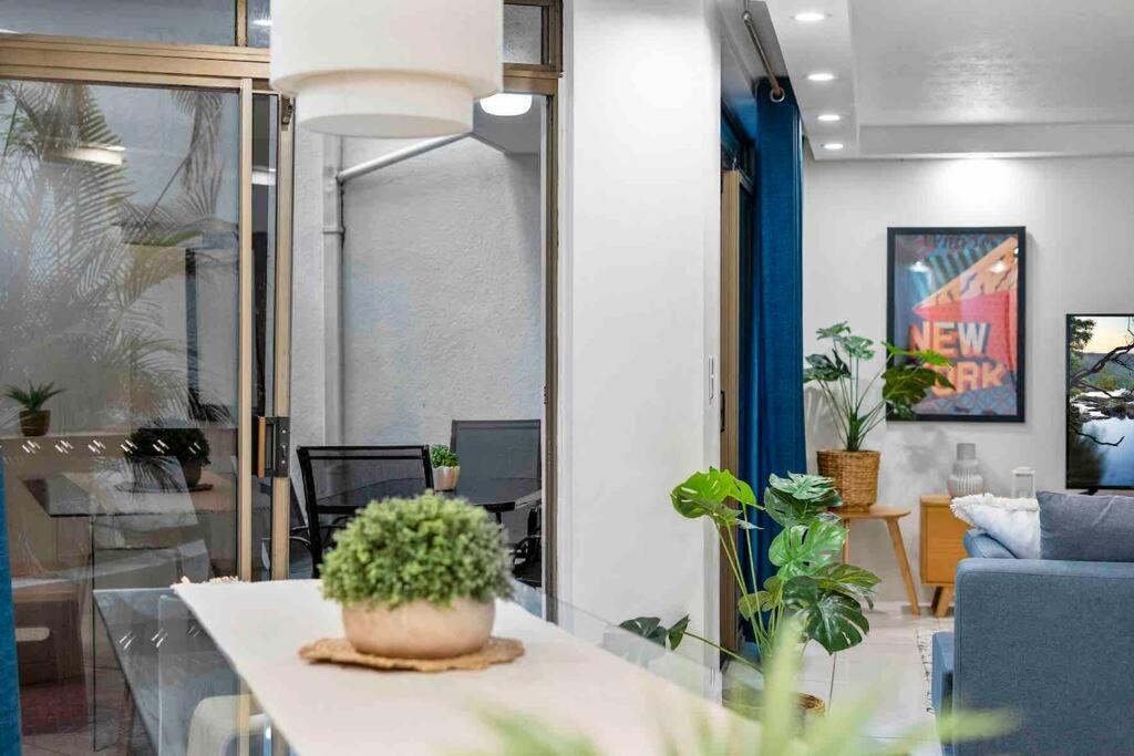 Surfers Paradise Beachside Retreat Apartment Gold Coast