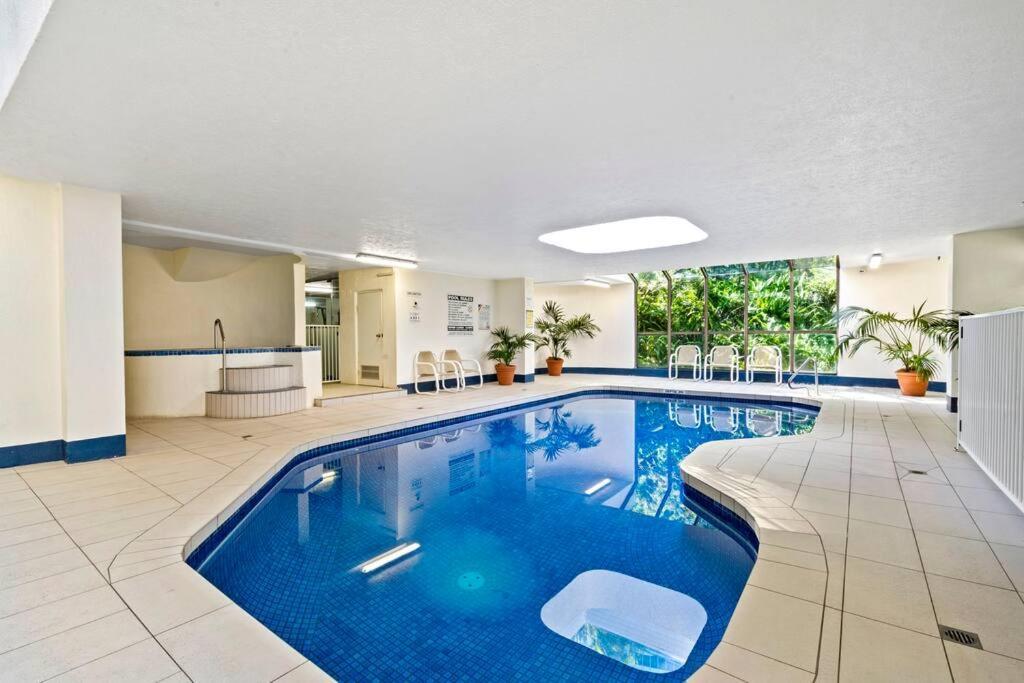 Apartment Surfers Paradise Beachside Retreat