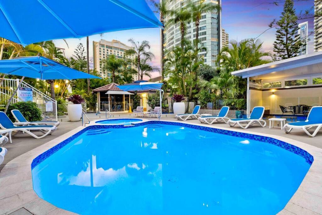 Surfers Paradise Beachside Retreat Apartment *